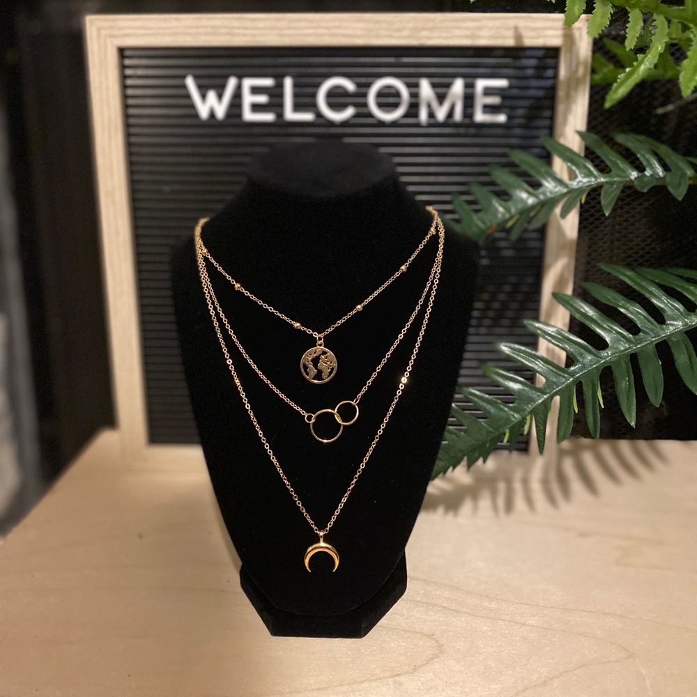 Exquisite triple strand gold necklace
